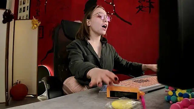 Snapshot of AphexQueen chatting on March 8, 2025, 7:20 pm AphexQueen online show from March 8, 2025, 7:20 pm