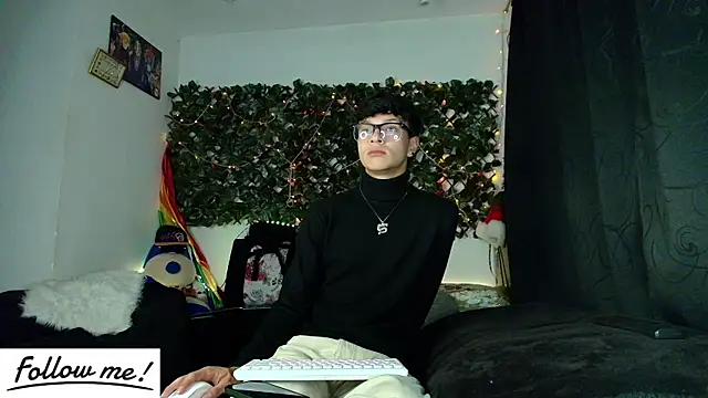 twink sebas  online show from January 10, 2025, 5:05 am