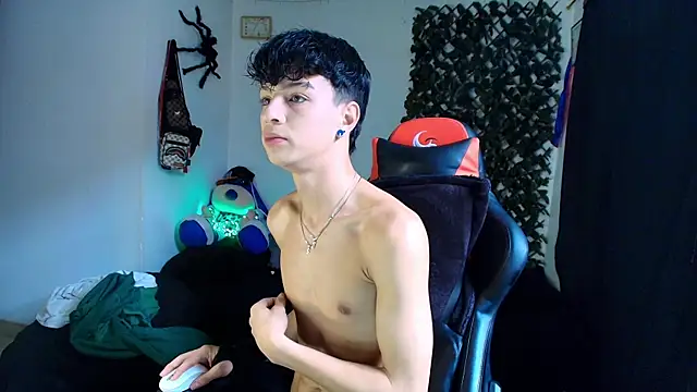 twink sebas  online show from February 9, 2025, 3:34 pm