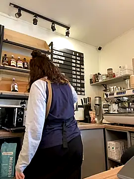 cinnabon  online show from October 4, 2025, 10:35 am