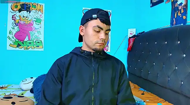 Snapshot of kalivan_voinesscu chatting on February 7, 2025, 6:45 am kalivan voinesscu online show from February 7, 2025, 6:45 am