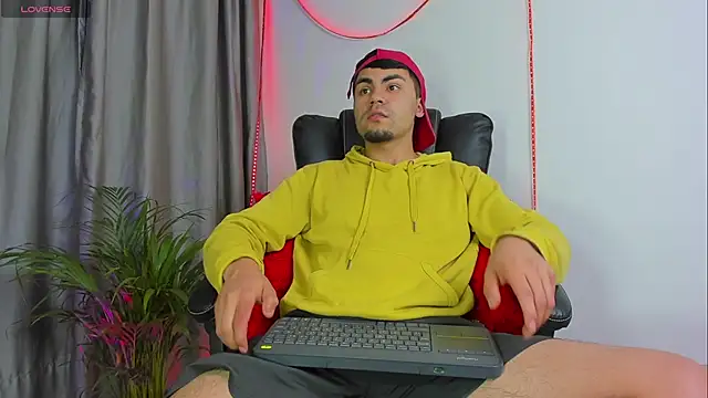 Snapshot of kalivan_voinesscu chatting on September 19, 2025, 8:38 am kalivan voinesscu online show from September 19, 2025, 8:38 am