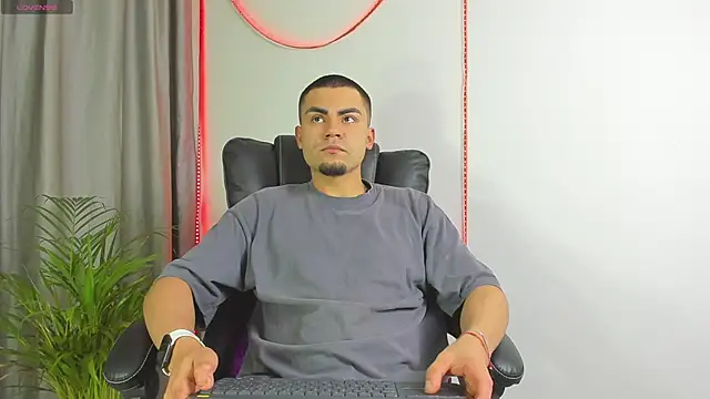 Snapshot of kalivan_voinesscu chatting on October 13, 2025, 7:52 am kalivan voinesscu online show from October 13, 2025, 7:52 am