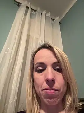 Annelibre online show from March 20, 2025, 8:40 pm