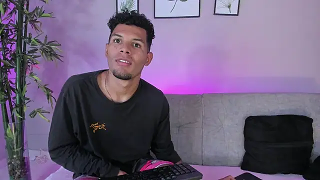 miaa lux online show from February 1, 2025, 12:07 am