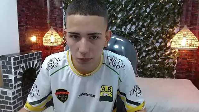 Snapshot of JackSwan18 chatting on December 6, 2024, 1:11 pm JackSwan18 online show from December 6, 2024, 1:11 pm