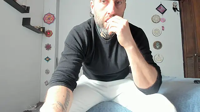 Antoniohot2024 online show from January 4, 2025, 9:52 pm