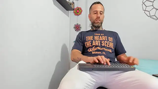 Antoniohot2024 online show from March 6, 2025, 6:37 pm