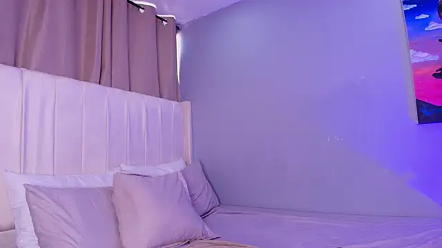 Shenoa1 online show from November 12, 2025, 11:54 am