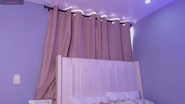 Shenoa1 online show from November 16, 2025, 2:11 pm