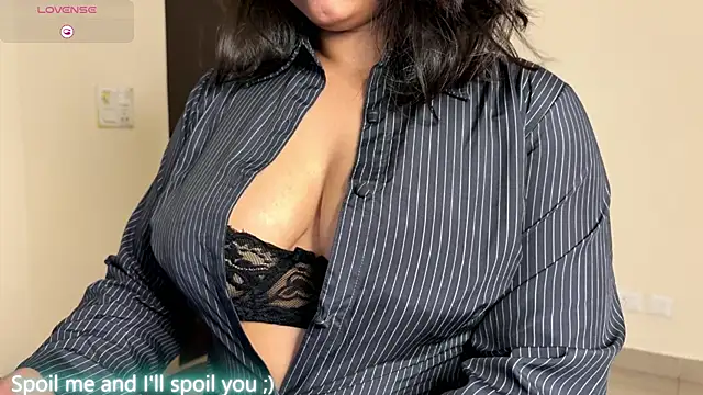 Snapshot of ohh_mona chatting on May 1, 2026, 7:18 pm ohh mona online show from May 1, 2026, 7:18 pm