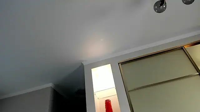 Emma Flin online show from December 11, 2024, 2:11 pm