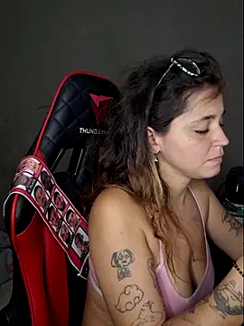 luuhcat09 online show from March 18, 2026, 1:42 am