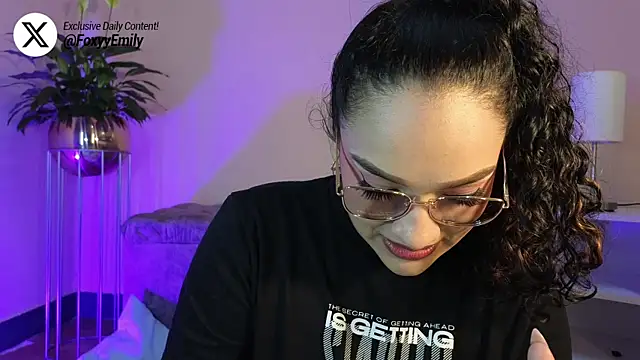 Snapshot of EMILYY_FOXY chatting on April 22, 2026, 2:07 pm EMILYY FOXY online show from April 22, 2026, 2:07 pm