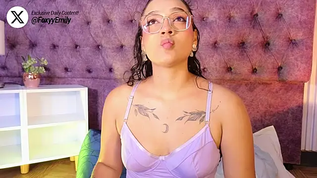 Snapshot of EMILYY_FOXY chatting on May 19, 2026, 7:09 pm EMILYY FOXY online show from May 19, 2026, 7:09 pm