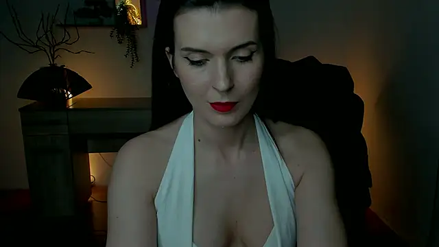 EricaPowers online show from December 6, 2024, 1:44 pm