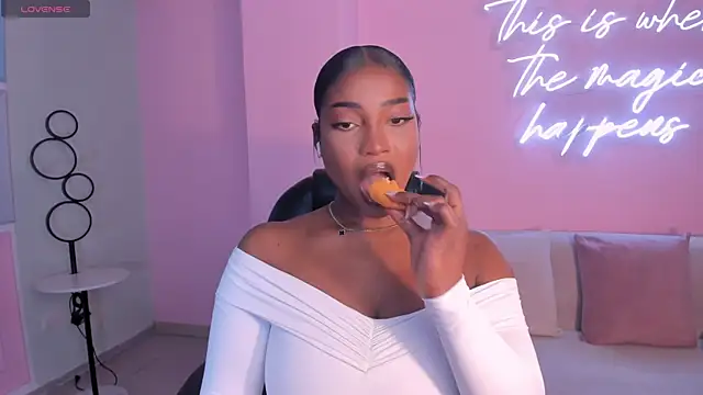 SavannahStorm online show from April 18, 2026, 12:31 pm