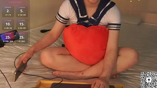 curlyboyy  online show from March 12, 2025, 3:29 pm