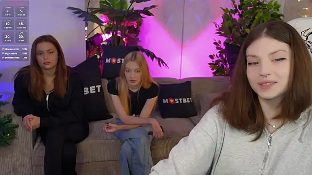 Snapshot of Beatrice_054 chatting on December 21, 2024, 11:44 am Beatrice 054 online show from December 21, 2024, 11:44 am