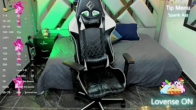 Nahomi-Hill online show from February 2, 2025, 2:17 am