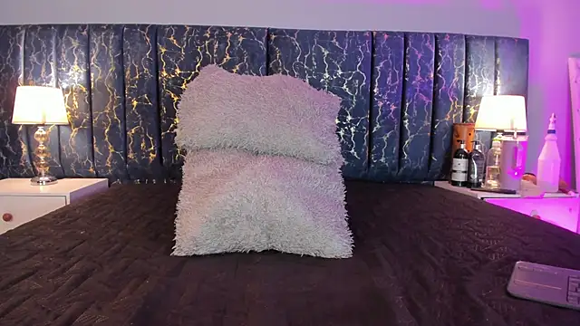 Sophia Lemos online show from December 2, 2025, 7:42 pm