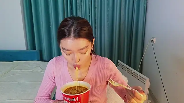 AudreyMell online show from October 13, 2025, 2:06 pm