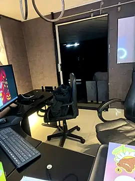 ElaaPerez online show from October 28, 2025, 5:59 pm