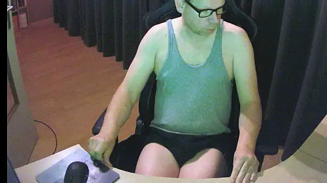 Snapshot of kinkyslet8 chatting on December 4, 2025, 9:18 am kinkyslet8 online show from December 4, 2025, 9:18 am