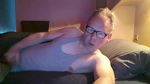 Snapshot of kinkyslet8 chatting on May 3, 2026, 6:30 am kinkyslet8 online show from May 3, 2026, 6:30 am