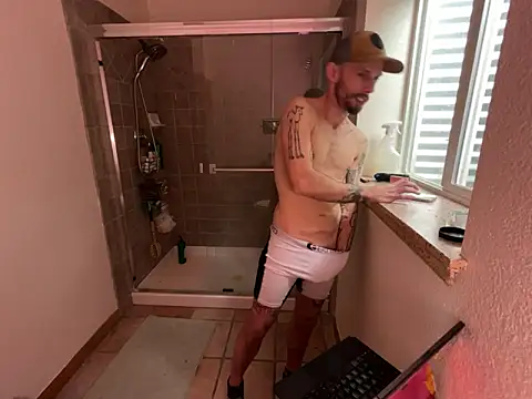 Snapshot of RuffClvb chatting on December 18, 2024, 9:08 pm RuffClvb online show from December 18, 2024, 9:08 pm