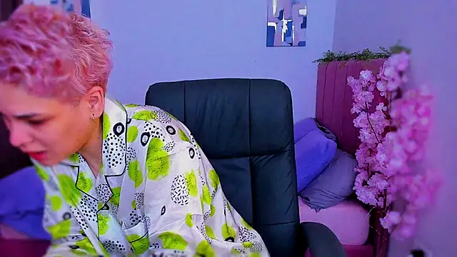 Charlee pink online show from December 16, 2025, 4:56 pm