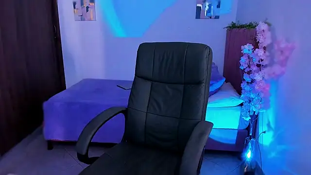 Charlee pink online show from December 18, 2025, 5:52 pm