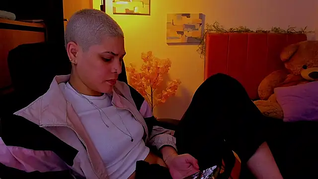 Charlee pink online show from April 6, 2026, 5:08 am