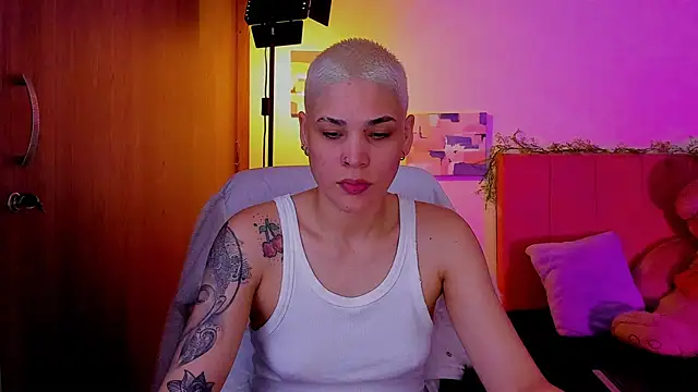 Charlee pink online show from April 7, 2026, 12:16 pm