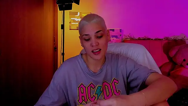 Charlee pink online show from April 8, 2026, 1:05 am