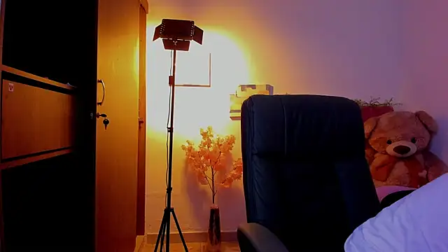 Charlee pink online show from April 17, 2026, 6:22 pm