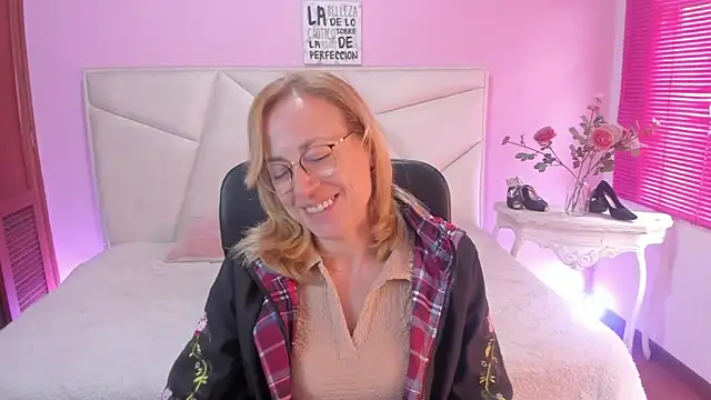 Snapshot of SammySanders chatting on June 18, 2026, 12:53 pm SammySanders online show from June 18, 2026, 12:53 pm