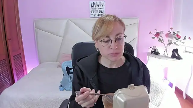 Snapshot of SammySanders chatting on July 23, 2026, 12:47 pm SammySanders online show from July 23, 2026, 12:47 pm