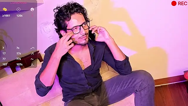 Snapshot of Nicholasrodrii chatting on December 28, 2024, 2:43 am Nicholasrodrii online show from December 28, 2024, 2:43 am