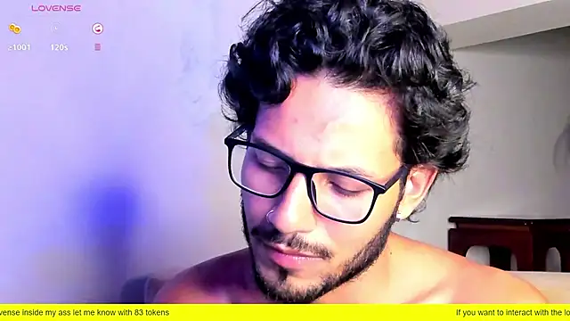 Snapshot of Nicholasrodrii chatting on February 17, 2025, 1:36 am Nicholasrodrii online show from February 17, 2025, 1:36 am