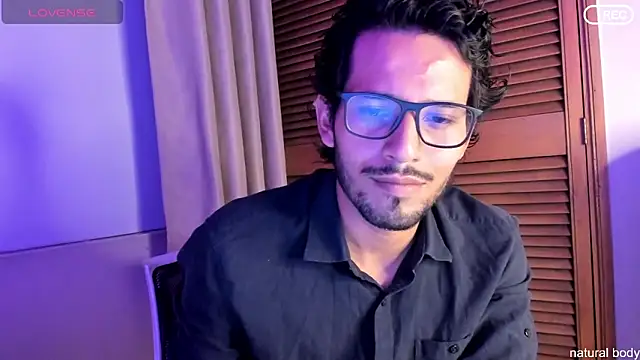 Snapshot of Nicholasrodrii chatting on October 10, 2025, 11:37 pm Nicholasrodrii online show from October 10, 2025, 11:37 pm