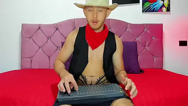 Snapshot of louis_bcasta1 chatting on February 12, 2025, 11:07 am louis bcasta1 online show from February 12, 2025, 11:07 am