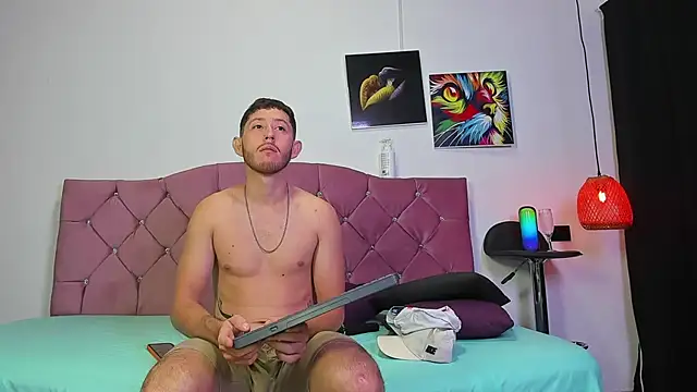 Snapshot of louis_bcasta1 chatting on February 17, 2025, 11:02 am louis bcasta1 online show from February 17, 2025, 11:02 am