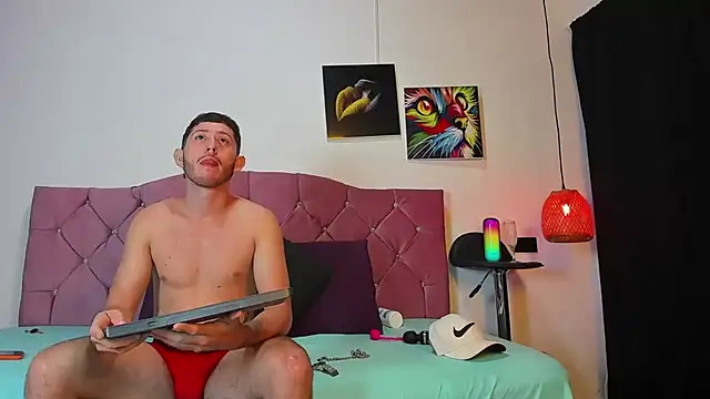 Snapshot of louis_bcasta1 chatting on February 21, 2025, 11:01 am louis bcasta1 online show from February 21, 2025, 11:01 am