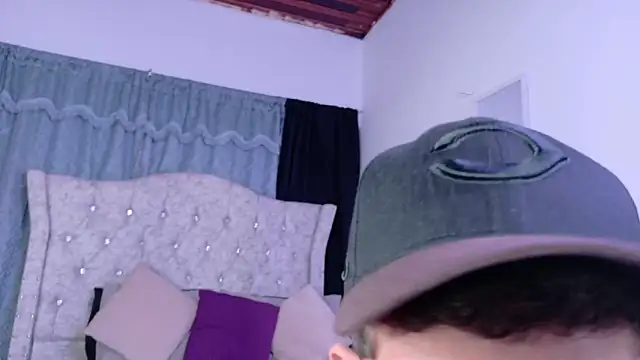 Snapshot of louis_bcasta1 chatting on February 28, 2025, 11:47 am louis bcasta1 online show from February 28, 2025, 11:47 am