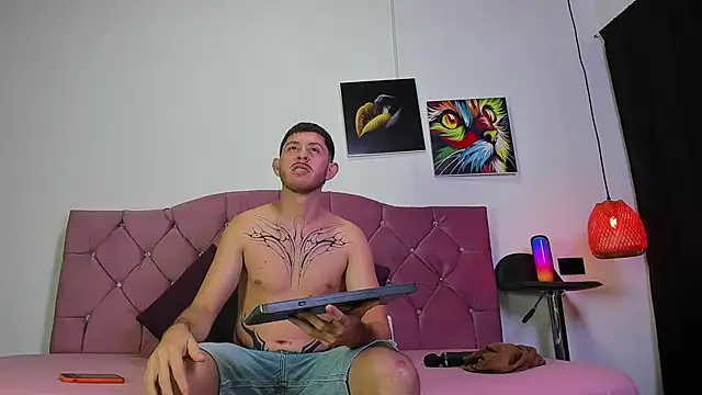 Snapshot of louis_bcasta1 chatting on March 3, 2025, 11:00 am louis bcasta1 online show from March 3, 2025, 11:00 am