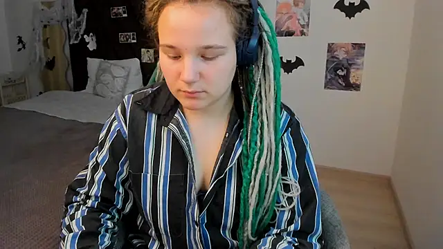 GloriaHylivi online show from December 7, 2024, 3:30 pm