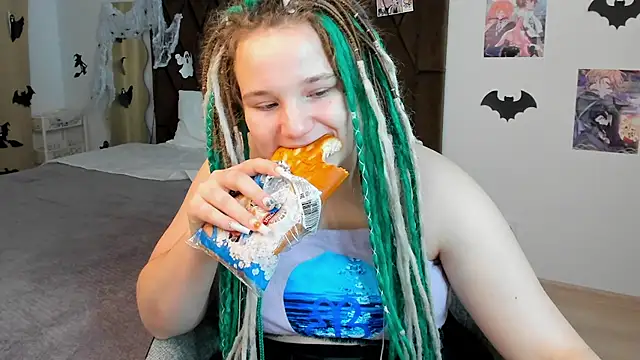 GloriaHylivi online show from December 21, 2024, 3:09 pm