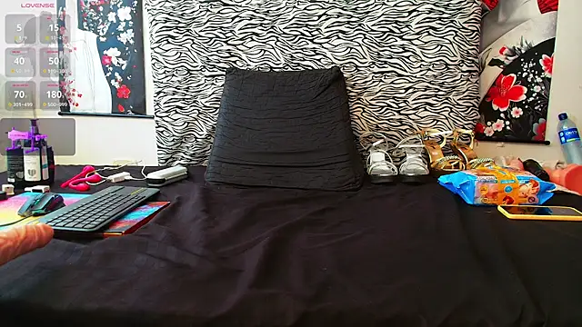 perla mature online show from February 12, 2025, 4:55 pm