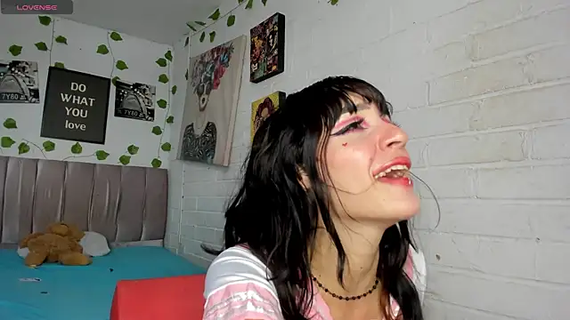 Snapshot of katt__black__ chatting on April 28, 2026, 7:19 pm katt black online show from April 28, 2026, 7:19 pm